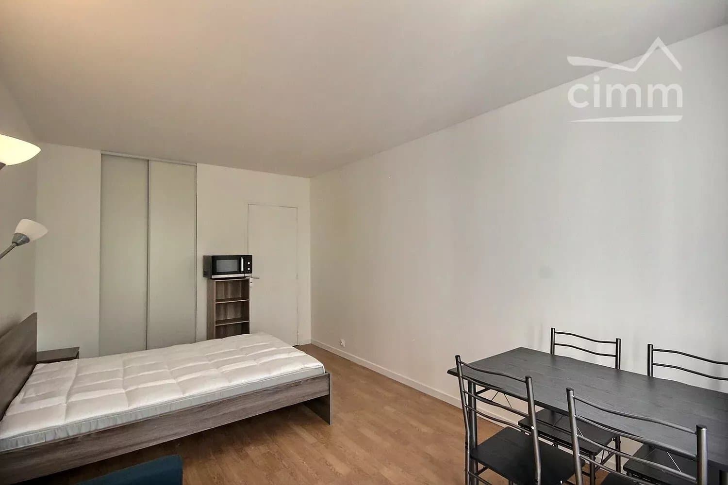 Studio de 23,22 m² à COURBEVOIE - Miniature 2