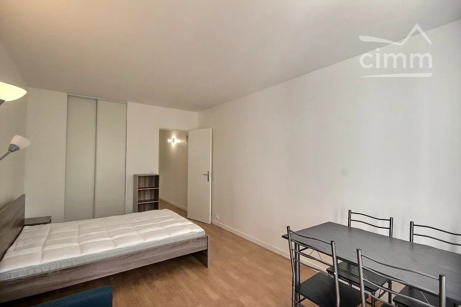 Studio de 23,22 m² à COURBEVOIE - Miniature 3