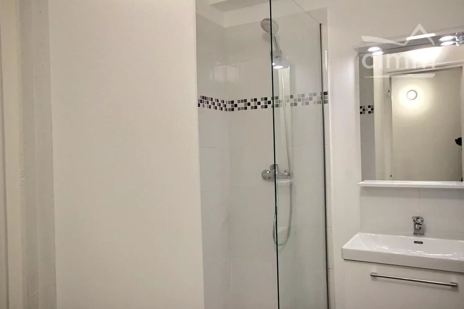 Studio de 23,22 m² à COURBEVOIE - Miniature 4