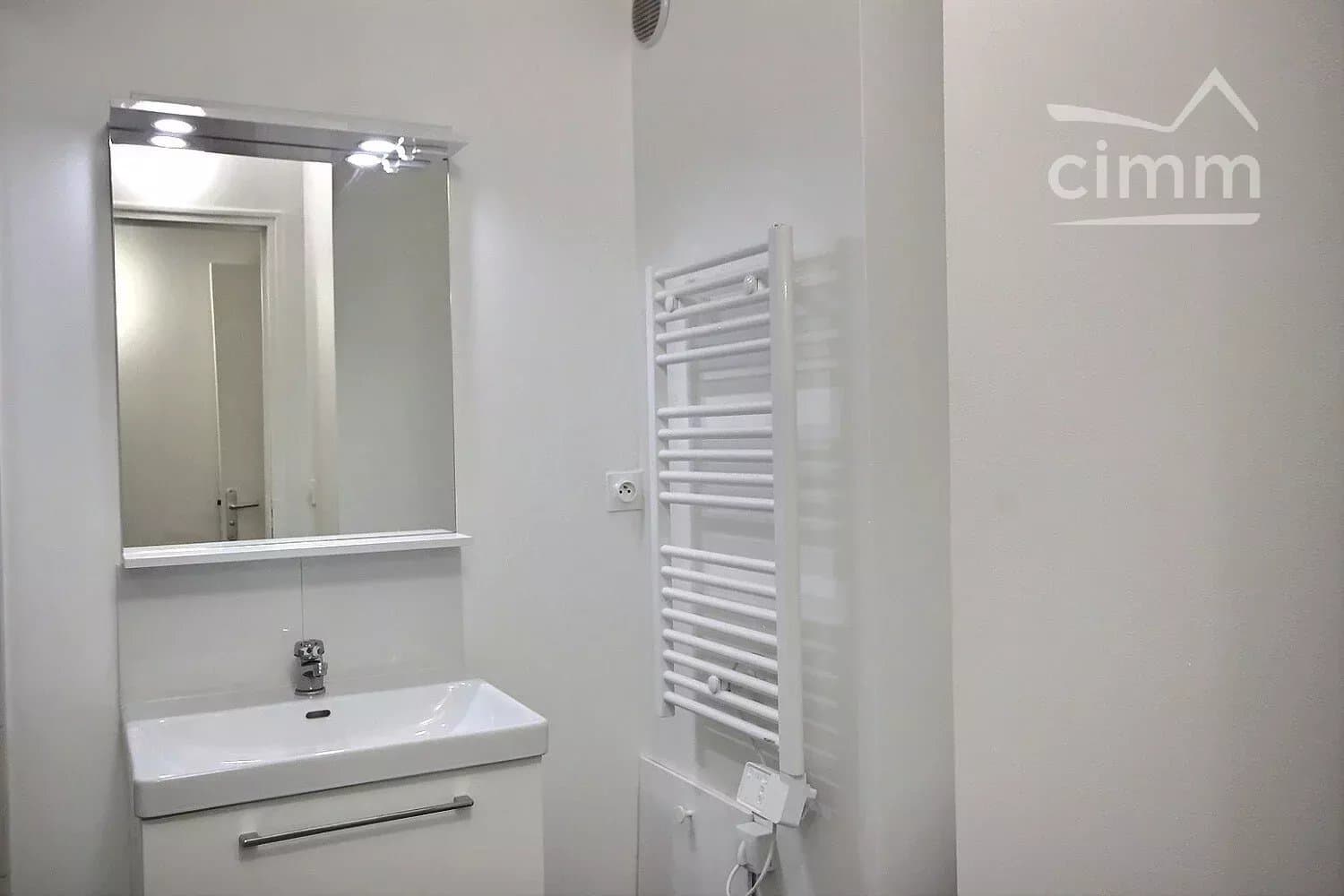 Studio de 23,22 m² à COURBEVOIE - Miniature 5