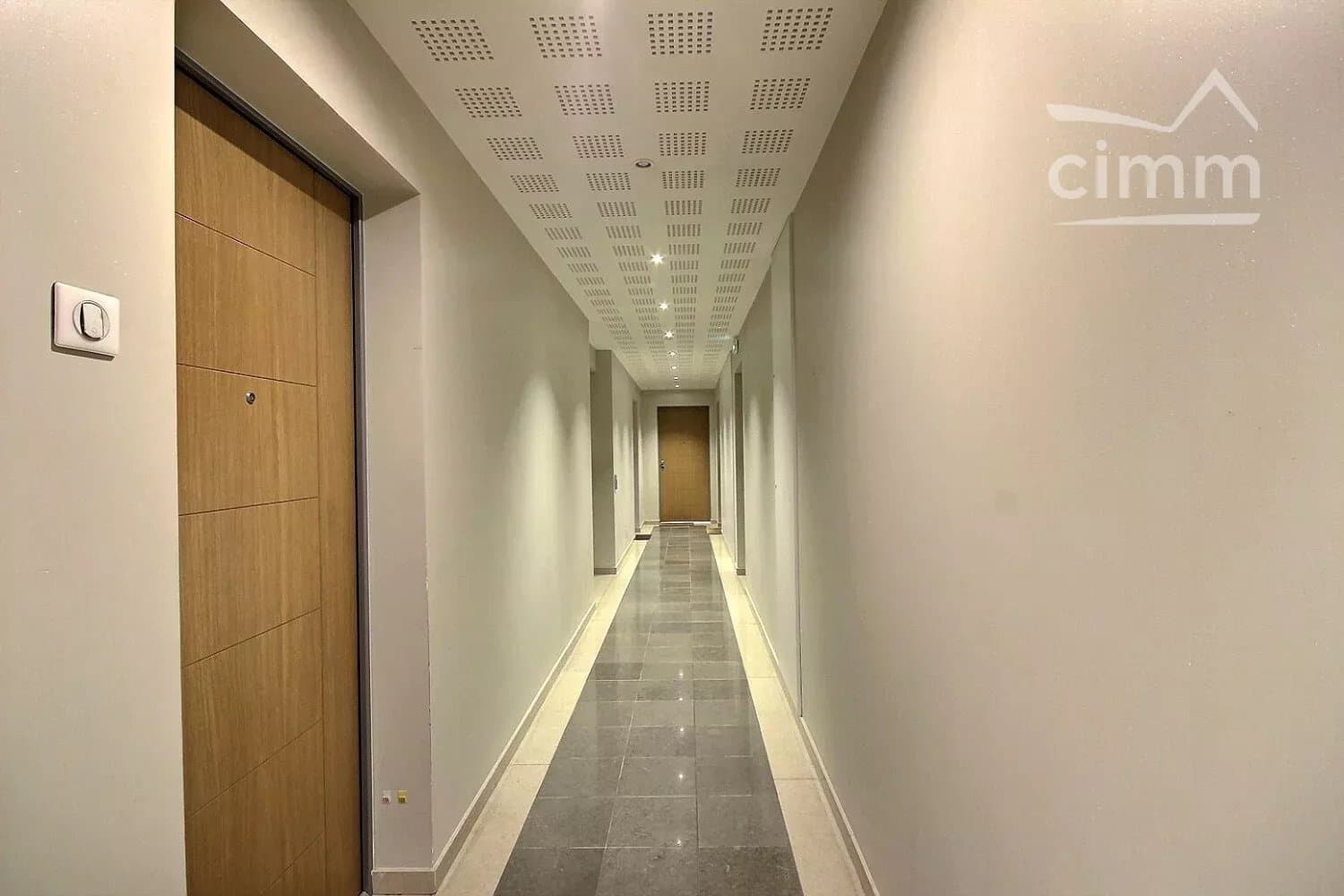 A VENDRE STUDIO A NOISY LE GRAND - Miniature 6